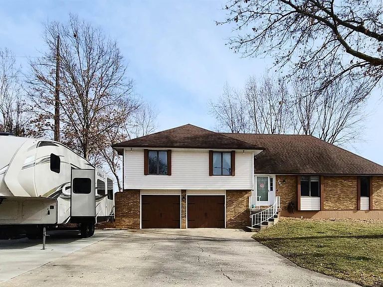 Primary Photo - 307 Dawn Dr