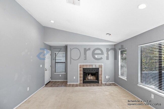 Foto del edificio - 7128 Cross Creek Cir