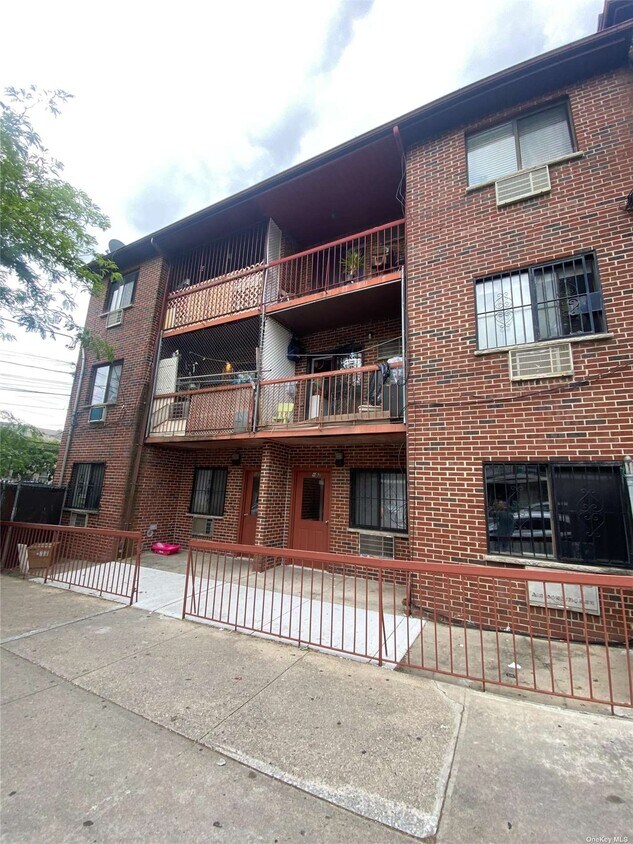 Primary Photo - 105-7 Otis Ave