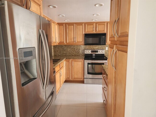 Foto del edificio - 1088 W 40th St