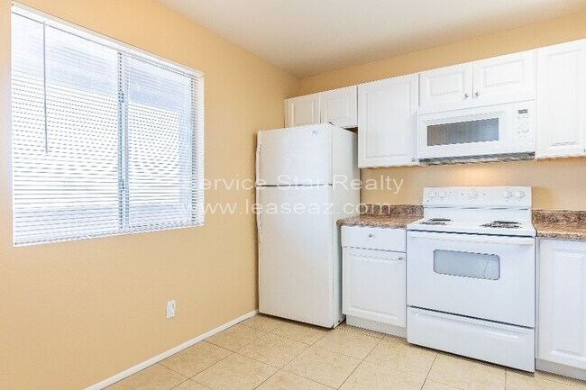 Foto del edificio - 735 E Hazel Dr