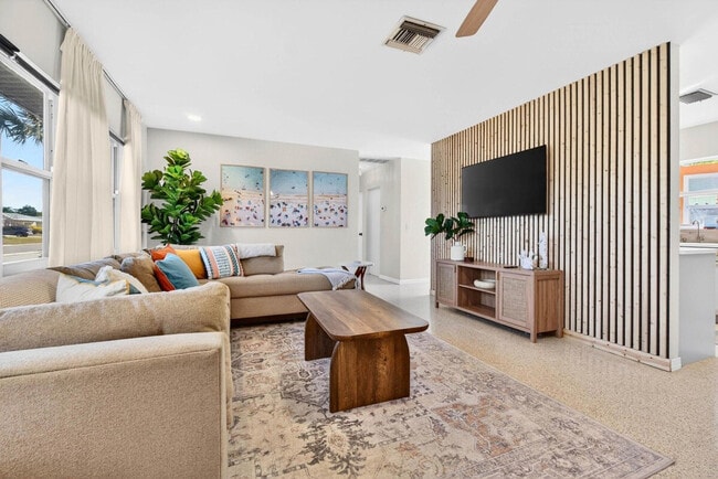 Building Photo - 13833 Dominica Dr