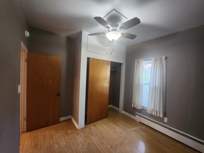 Foto del edificio - 512 W Spring St