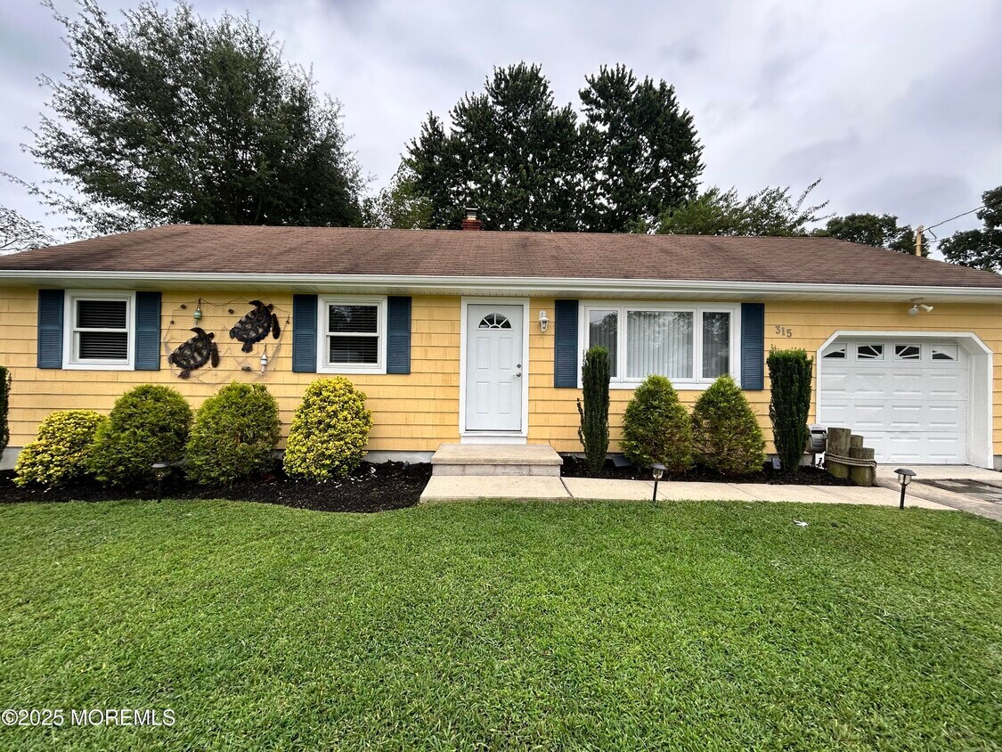 Foto principal - 315 Constitution Dr