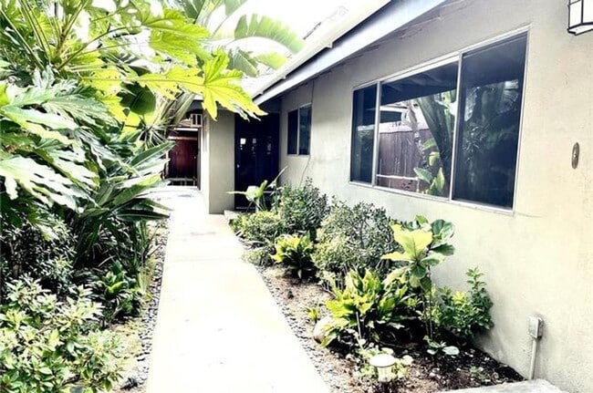 Foto del edificio - Beautiful Modern Belmont Shore Home