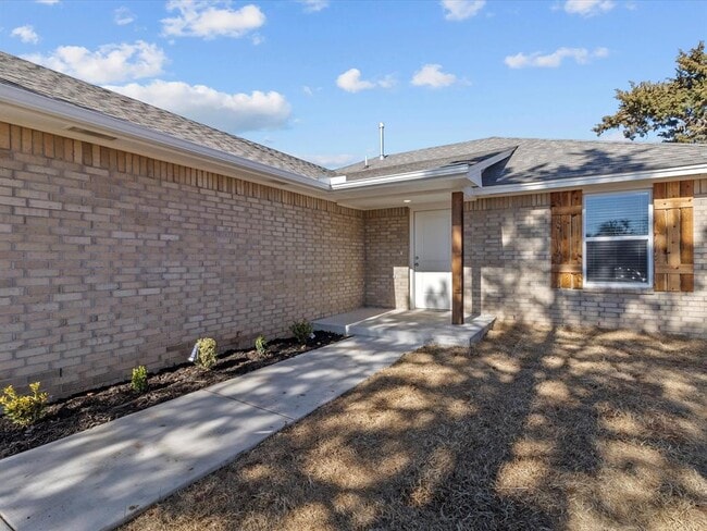 Building Photo - 12517 NE 36th St