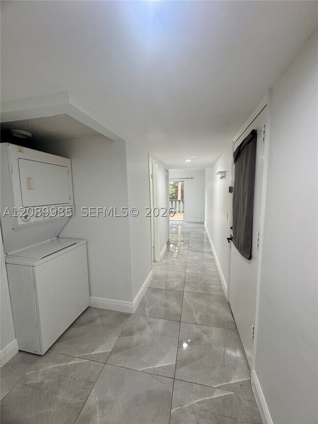 Foto del edificio - 8921 NW 28th Dr
