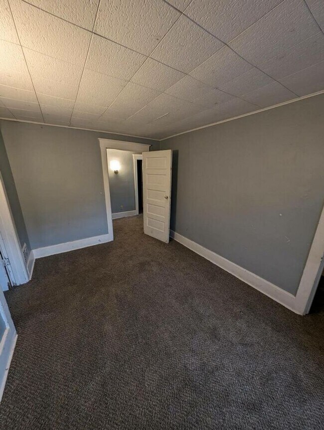 Building Photo - Cute 3 BR house in NW Erie close to downtown