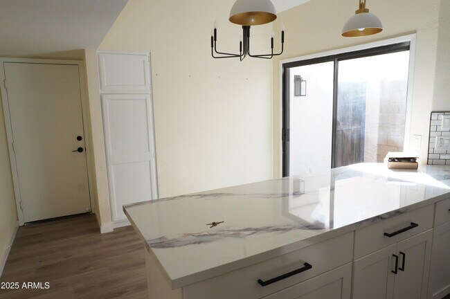 Foto del edificio - 4024 E Hiddenview Dr