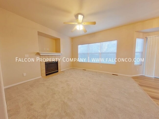 Foto del edificio - 3260 Waverly Ln