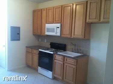 Building Photo - 1 br, 1 bath Apartment - 20 Jefferson Ave