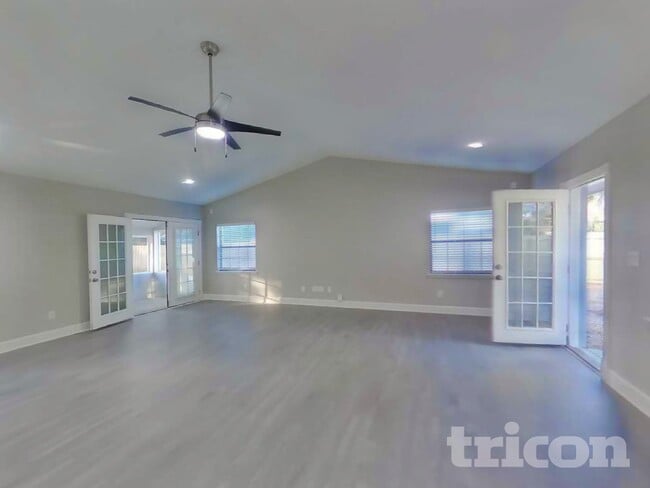 Foto del edificio - 11975 Cornelius St