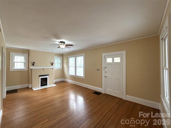Foto del edificio - 420 N Laurel Ave