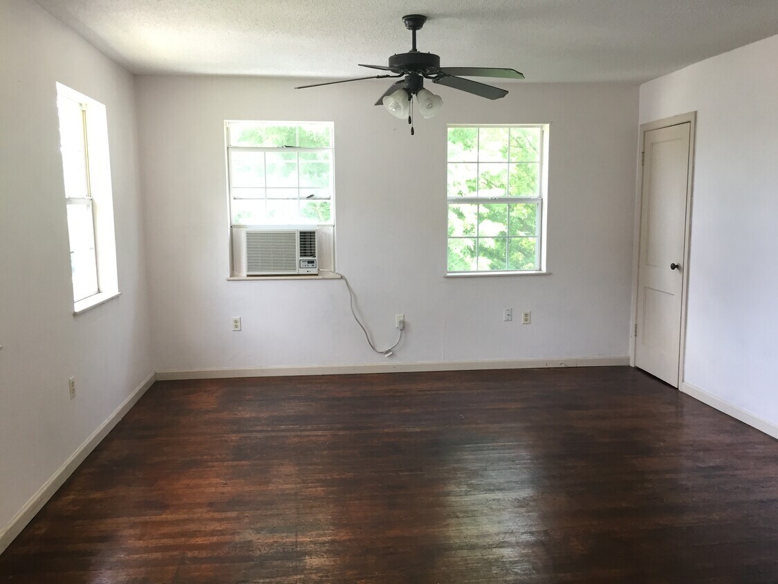 Livingroom - 6226 Pasteur Blvd
