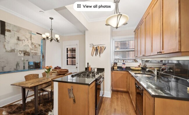 Foto del edificio - 2608 N Lakeview Ave