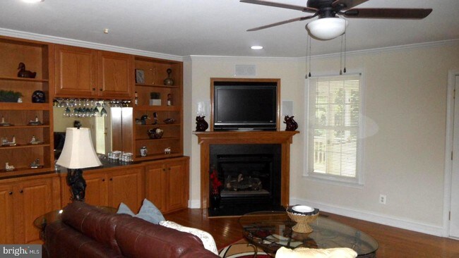 Foto del edificio - 923 Whispering Ln