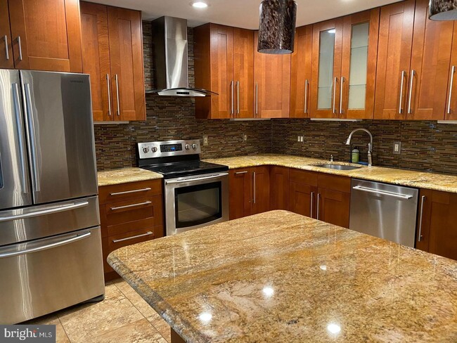 Building Photo - 19 Hunting Horn Cir