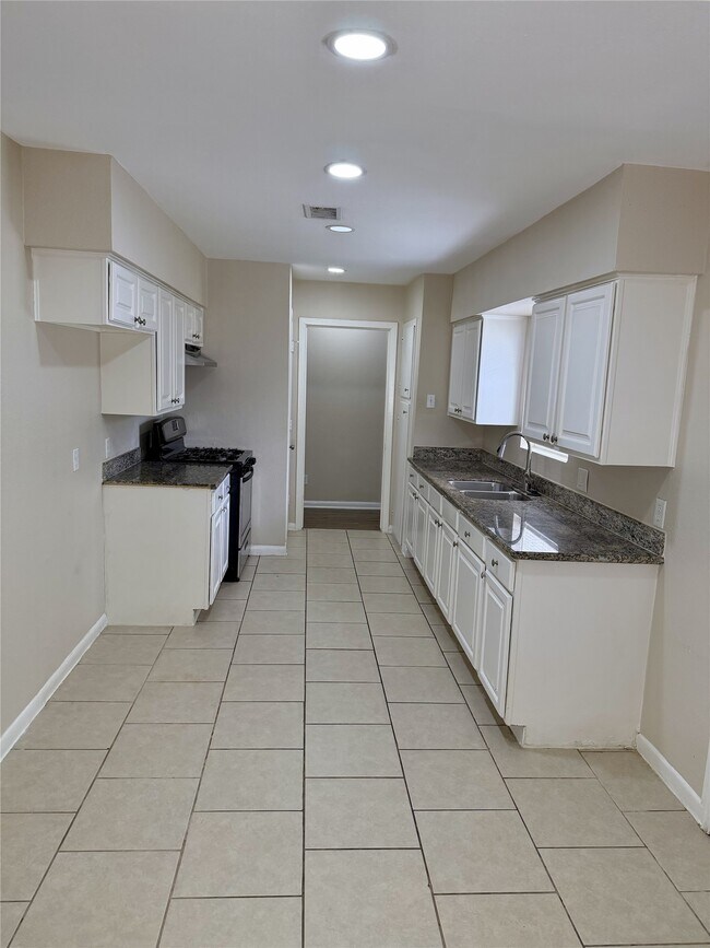 Foto del edificio - 6144 Doulton Dr