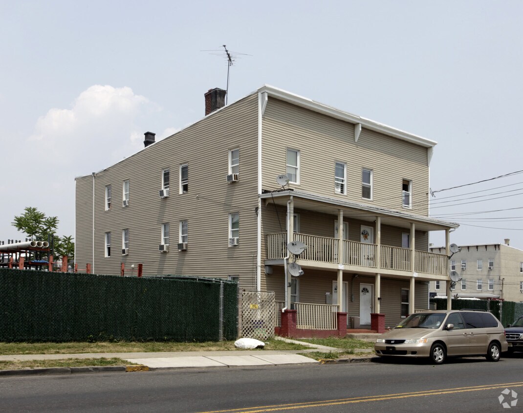 Building Photo - 362-364 Market St