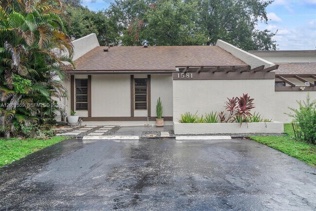 Foto del edificio - 1581 NW 98th Way