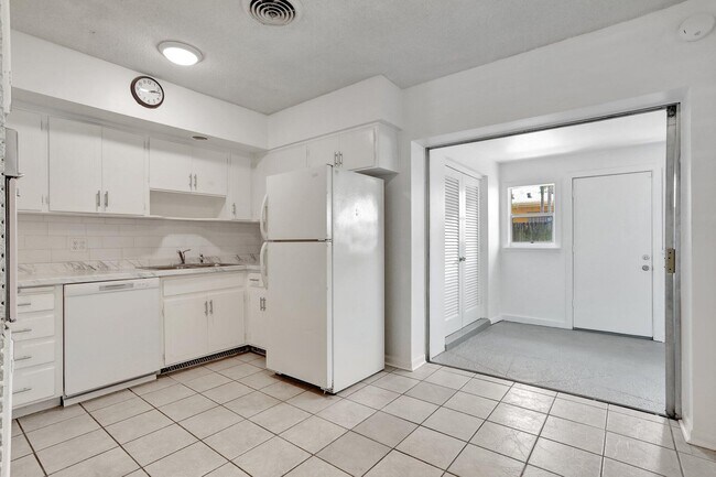 Foto del edificio - 2540 NE 10th Ct