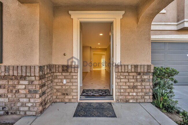 Building Photo - 573 Blackberry Dr