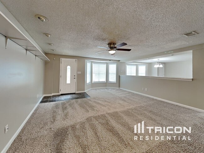 Foto del edificio - 220 Pepperdine Way