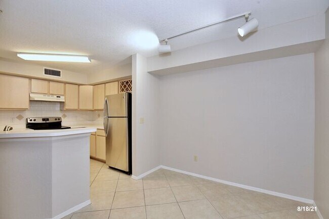 Foto del edificio - Gorgeous 2/2 Condo with Bonus Room for Office/Den in the Gated Community of Bona Vista - Altamont...