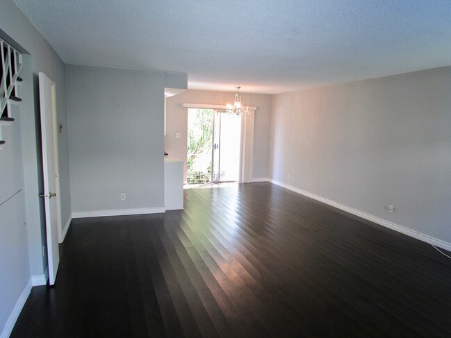Building Photo - 1524 Manhattan Beach Blvd