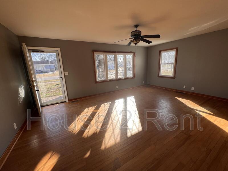 Primary Photo - 1702 W Copeland St