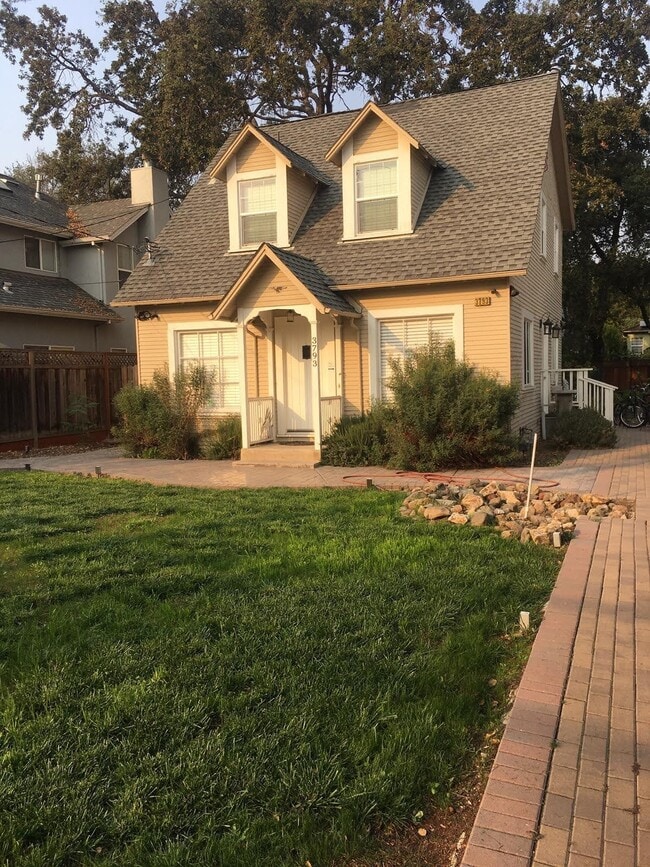 Building Photo - 3793 La Donna Ave