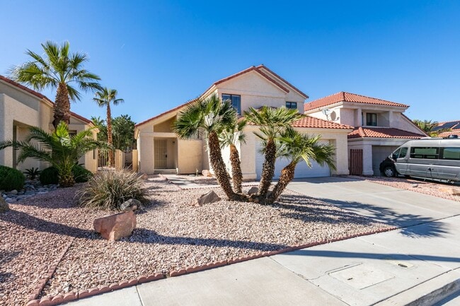 Building Photo - Charming home in Green Valley