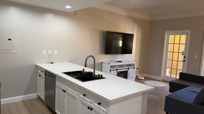 Building Photo - Luxury Living: Furnished 1BR Condo for Rent in Lake Las Vegas