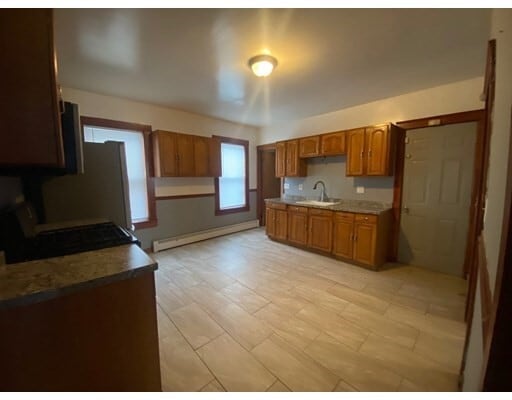 Building Photo - 48 Aetna St