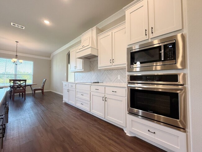 Building Photo - 104 Cottonwood Ct