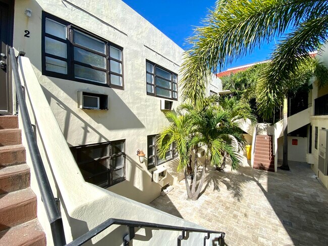 Foto del edificio - 233 Royal Poinciana Way
