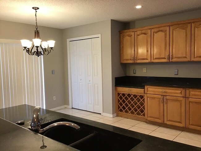 Foto del edificio - 914 Crystal Bay Ln