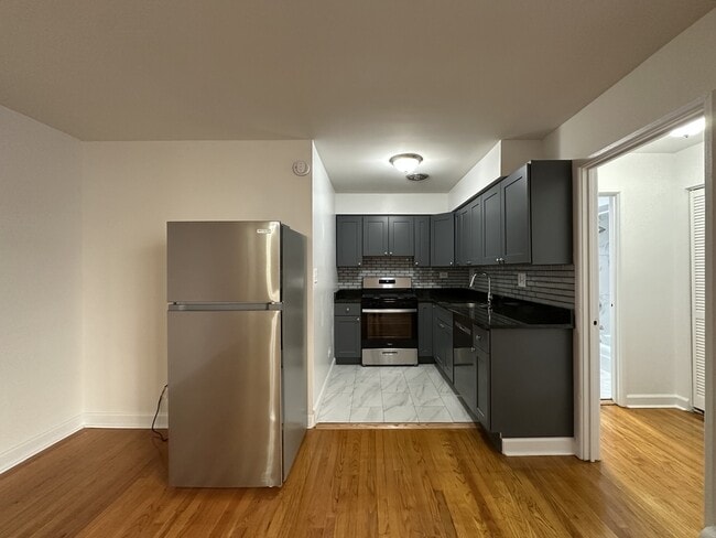 Building Photo - 1523 W Morse Ave