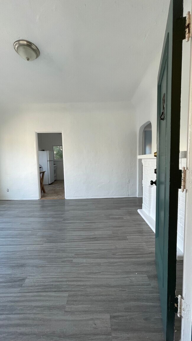 Foto del edificio - 540 N Sycamore Ave