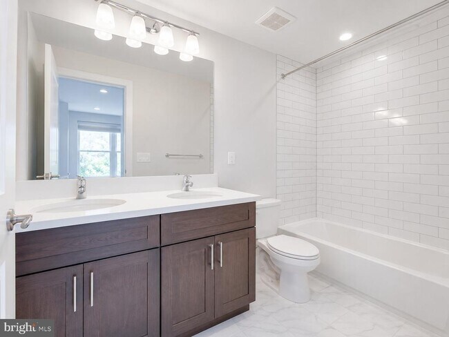 Foto del edificio - 5408 1st Pl NW