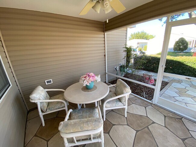 Building Photo - ANNUAL Lease – Turnkey 2+2 Patio Villa in the Desirable Village of Bonnybrook