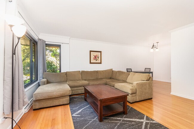 Foto del edificio - 537 Ridge Rd