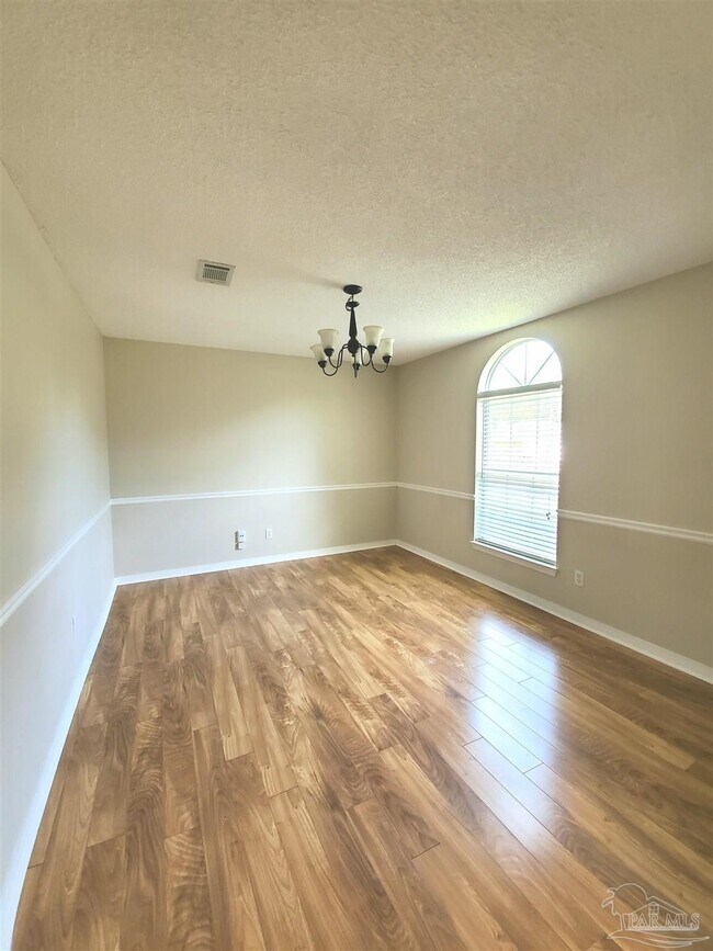 Foto del edificio - 9000 Bluebay Ln