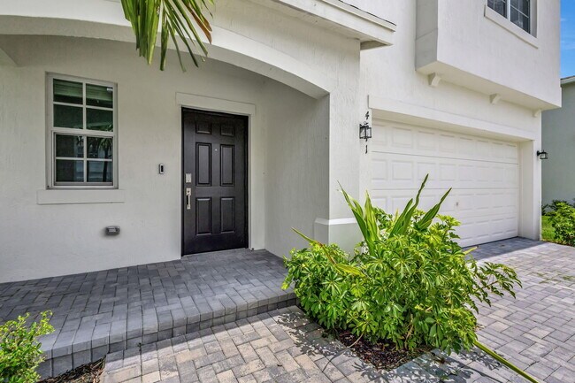 Building Photo - 4541 Dow Ln