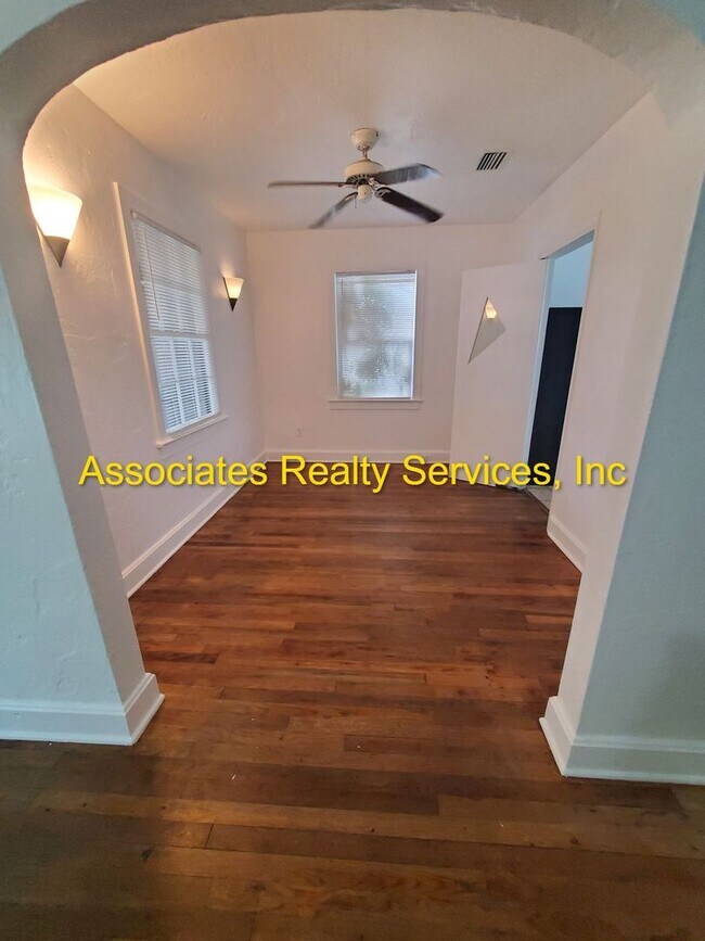 Foto del edificio - Newly listed!   Must see!  AVAILABLE NOW!