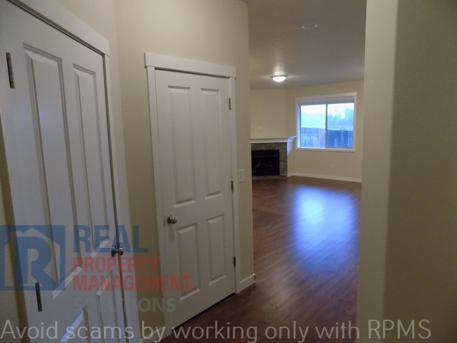 Foto del edificio - 30291 NW Stewart Ln