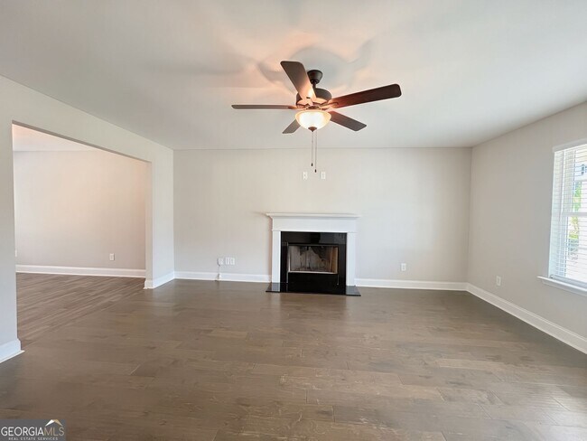 Foto del edificio - 5332 Lawson Lake Dr