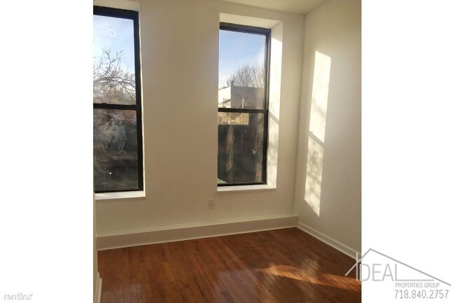 Foto del edificio - 277 Tompkins Ave