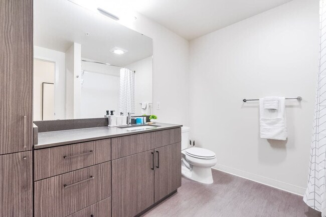 Foto del edificio - 16450 Redmond Wy