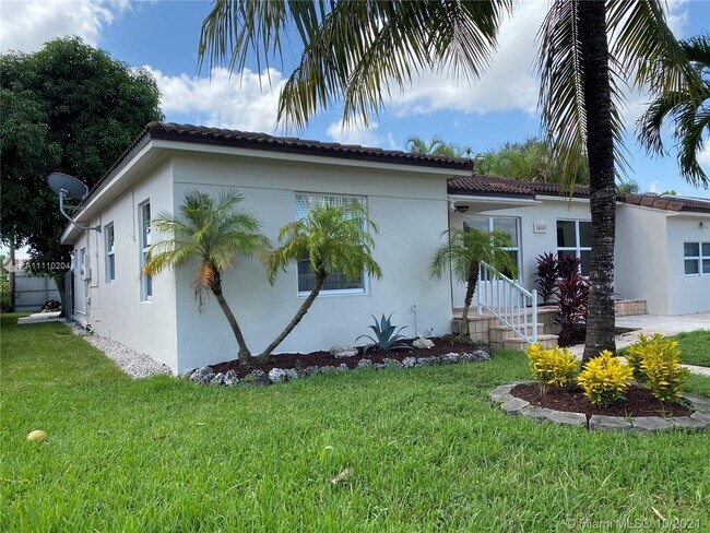 Foto del edificio - 3884 NW 2nd St
